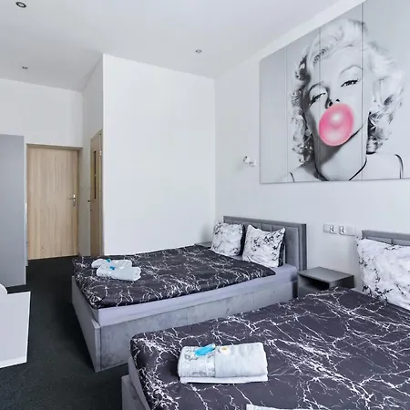 70s Guest 3*