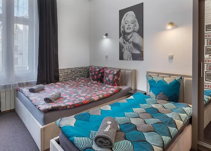 70s Guest كراكوفيا